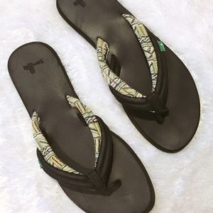 Sanuk EUC Like New Flip Flops 7
